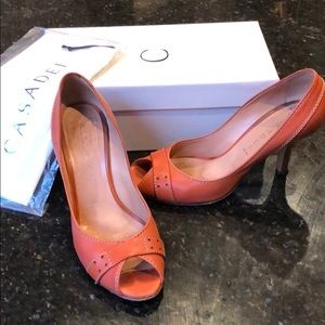 Casadei peep toe pumps. Pellame - touch of orange.